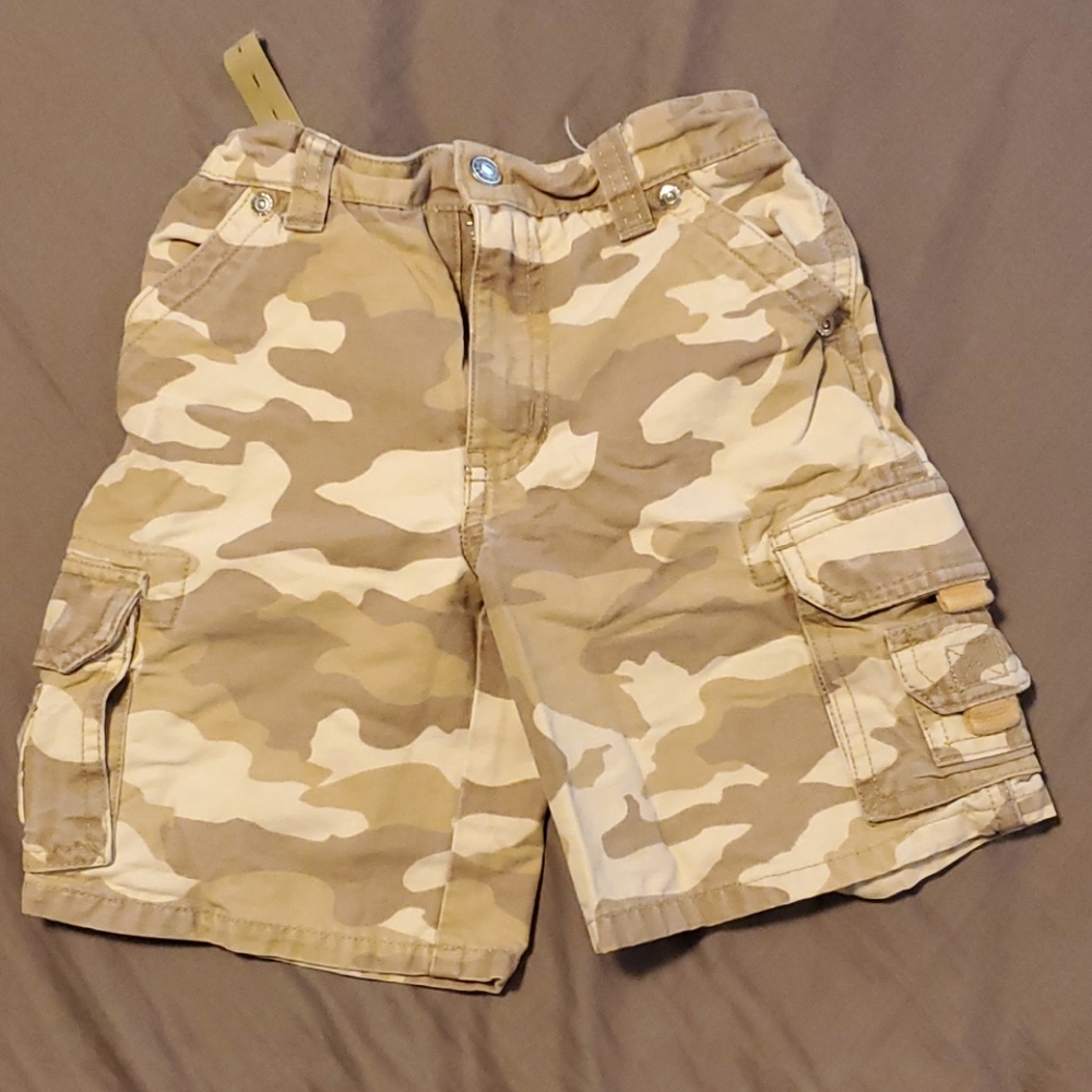 Sonoma cargo shorts. Size 5.